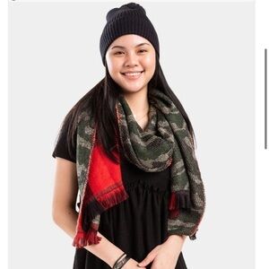 NEW Francesca's double sided scarf & beanie set